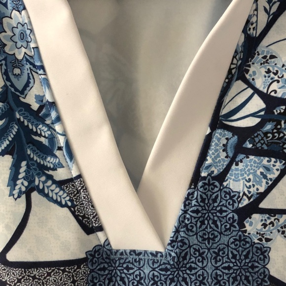 Johnny Was Blue and White Mosaic Floral polo tank moonlight glass Athleisure XL - Picture 5 of 14